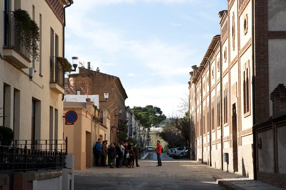 Un paseo guiado por la Colònia
